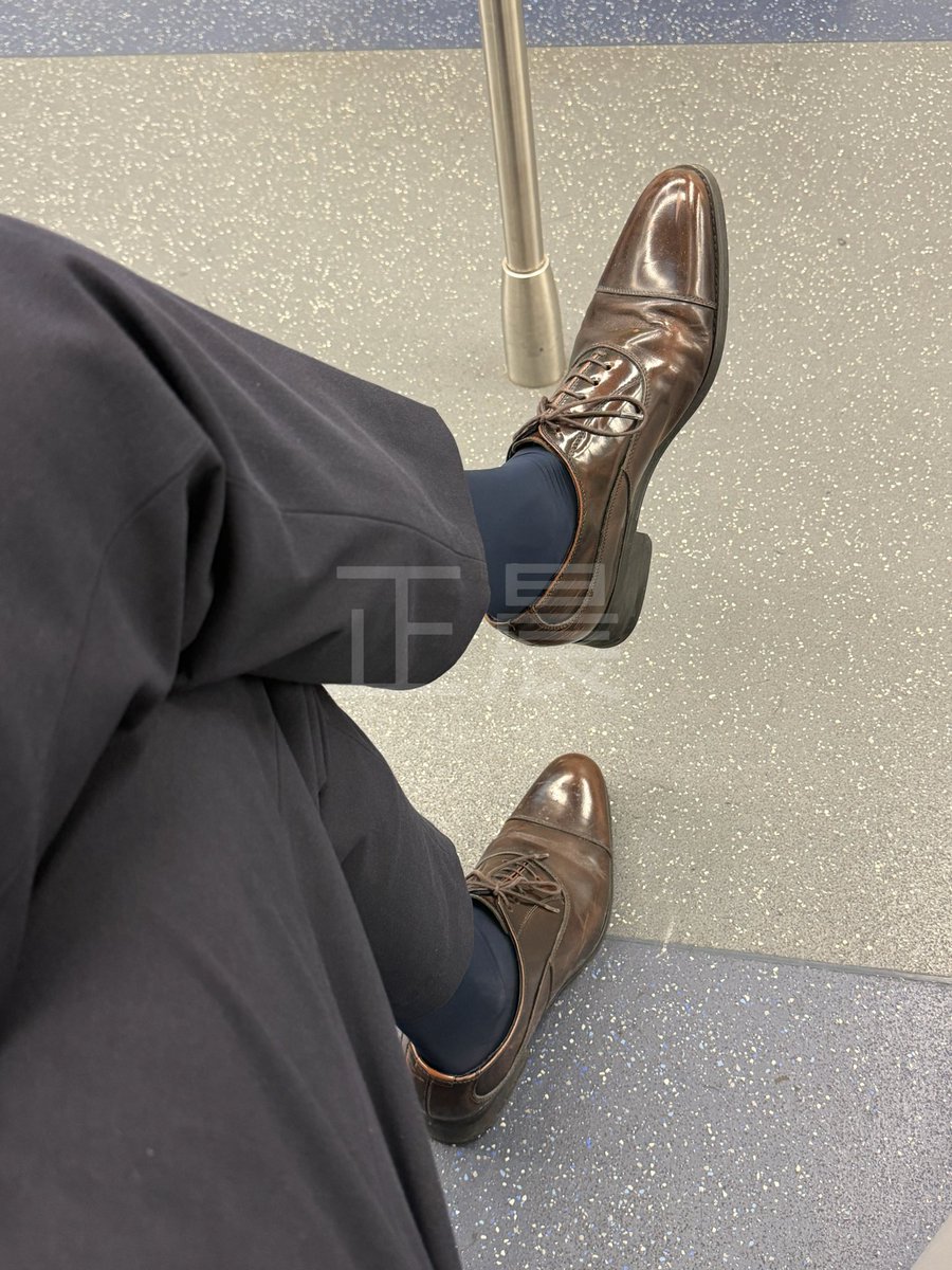 香港今天也降温了，好冷，明天穿棉袜了