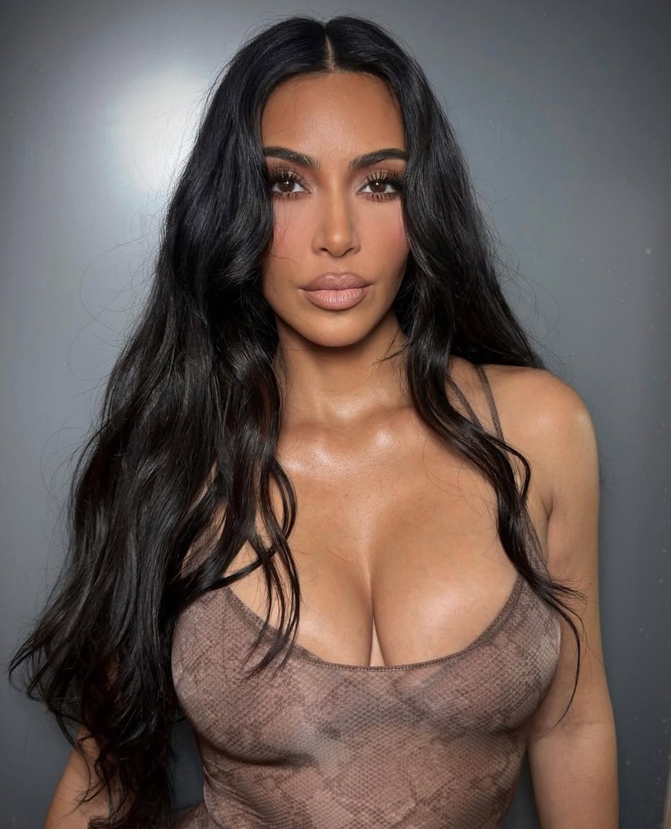 Happy birthday to the QUEEN herself 🫶🏼🤍 <a href="/KimKardashian/">Kim Kardashian</a>