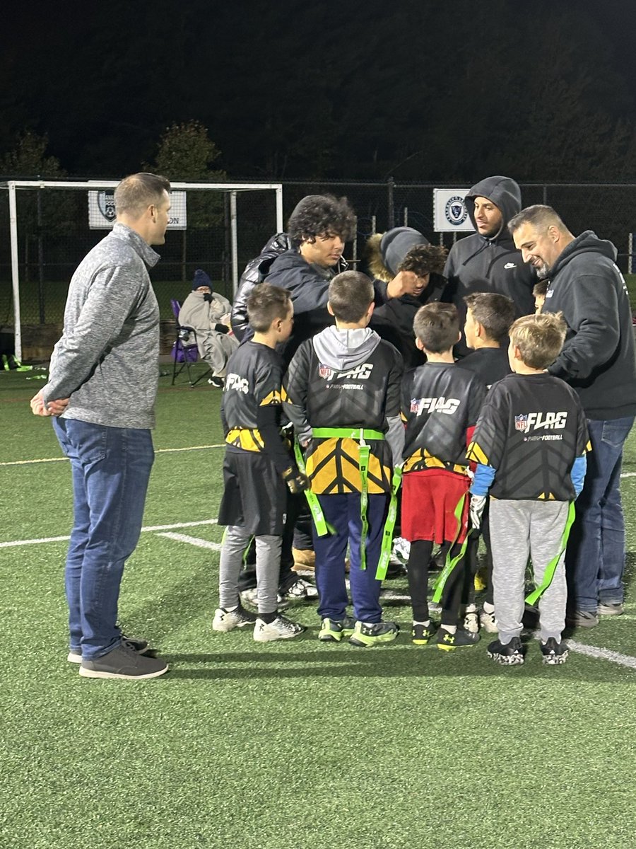 DeanCollegeFB's tweet photo. Such a great time w/ Franklin youth flag football! It was awesome to see how fun it was for the kids and for our guys‼️‼️ https://t.co/NJ5QsiDfeG