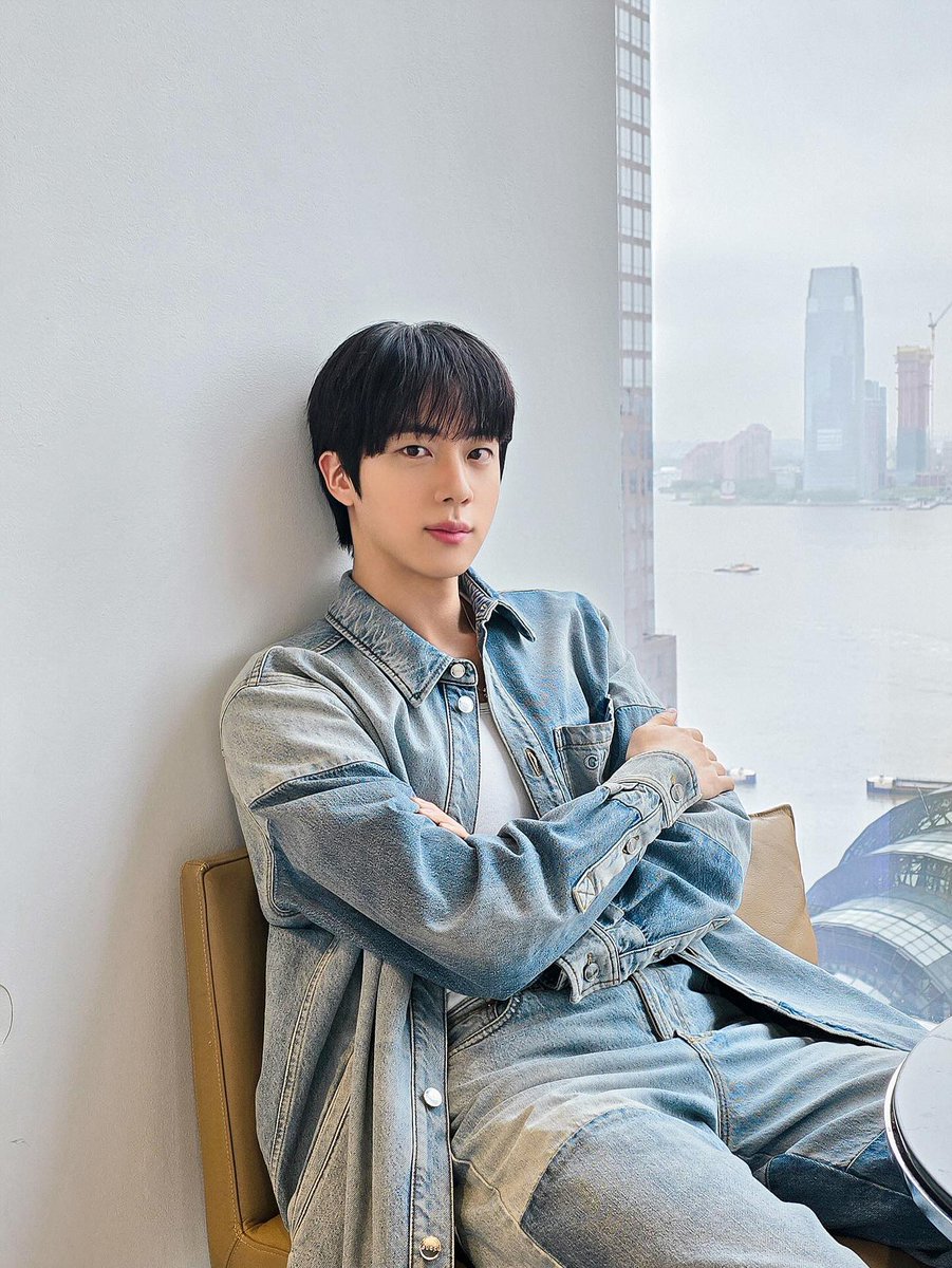 seokjinfile's tweet image. I’m voting #Jin for the #2025MAMAVOTE