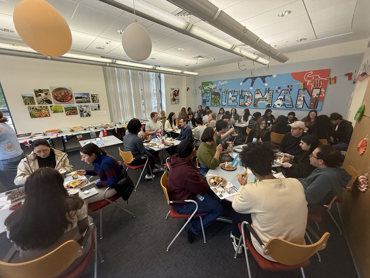 TuftsSACNAS's tweet photo. Our Tufts SACNAS 4th Annual #HispanicHeritageMonth "Fiesta" last week was a total success! 

Thanks to all who came and had a good time with us, #learning about the Hispanic countries represented in our graduate program! @SACNAS https://t.co/R9dFlbsILC