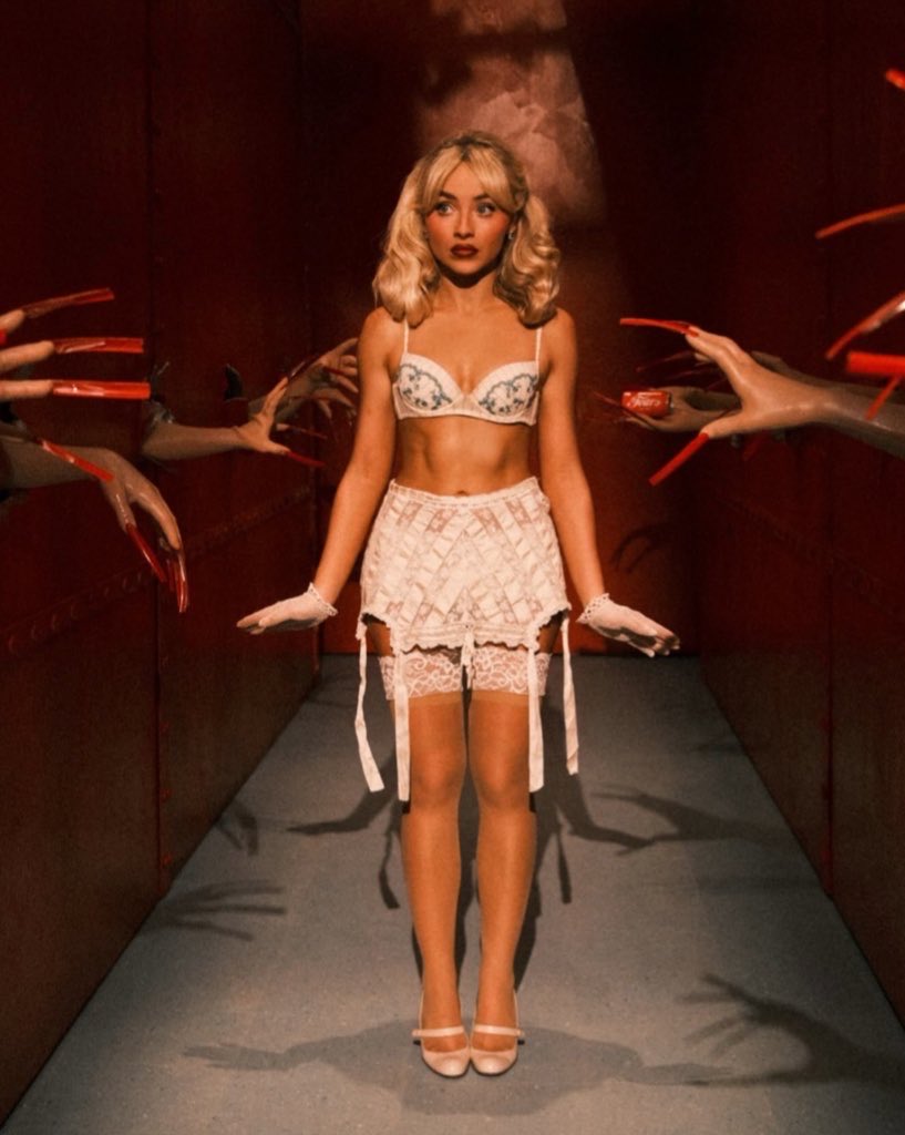 SConSpotify's tweet image. 🌍 Global Spotify Chart (10/20)

#14 (+2) The Life of a Showgirl — 2.9M
#34 (+5) Tears — 2.3M
#40 (+7) Manchild — 2.1M
#55 (=) When Did You Get Hot? — 1.9M
#69 (-5) Espresso — 1.7M
#131 (+35) Nobody’s Son — 1.3M

@SabrinaAnnLynn