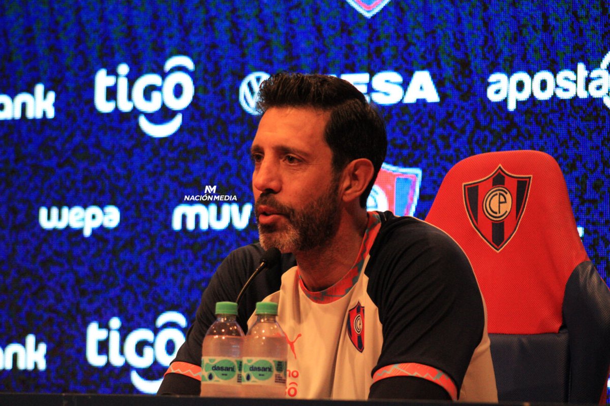 Trrato a cada jugador de forma diferente. A veces alguno se me acerca y me dice: 
"¡Nunca me hablarías a mí de la misma manera que a él!".
Y yo respondía: "No, no lo haría. Porque él creció en Lambare, EN UNA CASA SIN VENTANAS, y vos creciste en San Bernardino”.  
🗣️ Jorge Bava.