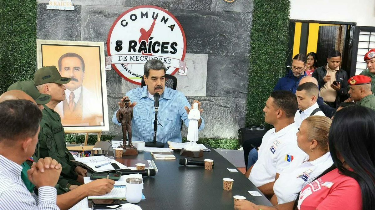 kenrodri_21's tweet image. #Venezuela | El Pdte. @NicolasMaduro convoca a elecciones populares para el domingo #23Nov.
🇻🇪 Ciudadanos elegirán sus proyectos comunitarios de base.
La meta: avanzar hacia 6.000 Comunas Consolidadas para 2027, demostrando la democracia directa del país. #PoderPopular
