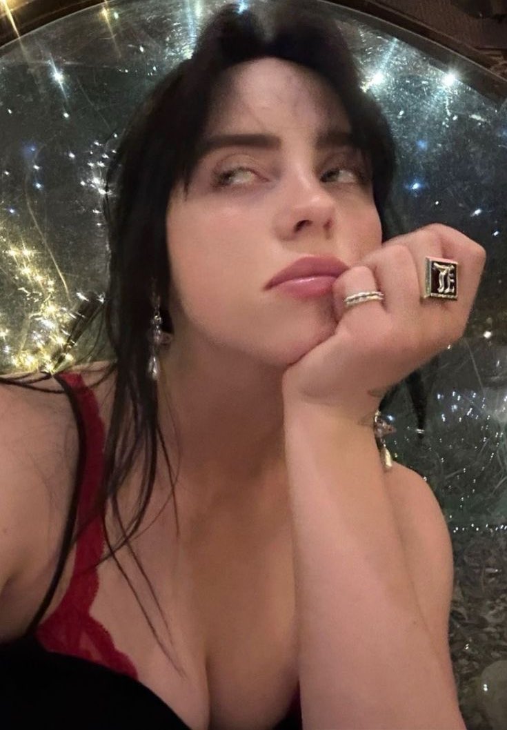 billie eilish source (@billiesource) on Twitter photo 