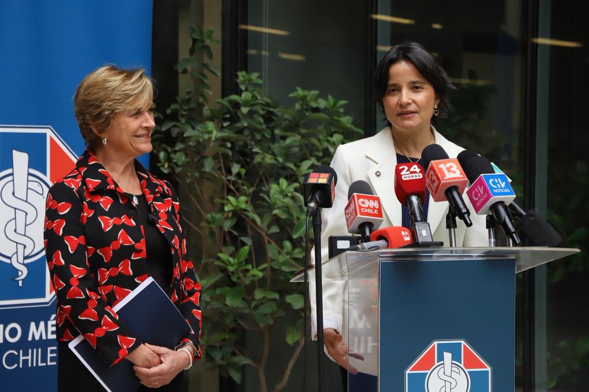 Se realiza punto de prensa con la participación de nuestra Mesa Directiva Nacional y de la candidata a la presidencia, Evelyn Matthei, para conocer un resumen de la reunión, en la que se abordaron las propuestas sanitarias de nuestro país.

🎥 youtu.be/8XKiM6E6IfY