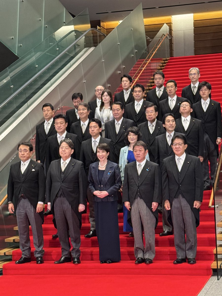 高市新政権で農林水産大臣を拝命。

重責に身が引き締まるとともに、地元山形や全国から私を応援してくださった一人一人の皆様に改めて感謝です。

現場の皆さんが納得感があり先を見通せる農政と日本の食料安全保障を確立し、地域が持続可能となり、食の可能性が広がるよう現場第一に取組みます。