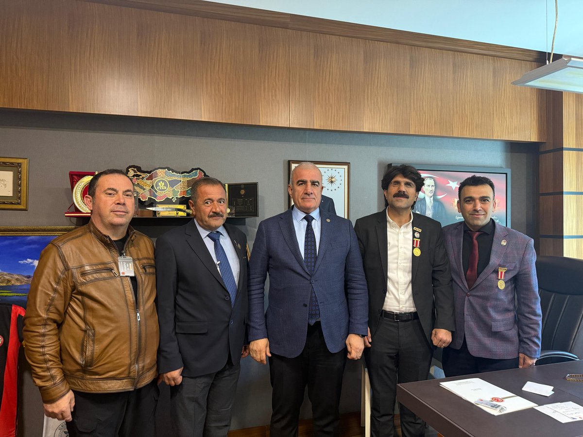 📍TBMM

Er Şehit ve Gaziler Platformu Başkanı Gazi Okan Özalp ile yönetim kurulu üyelerini Gazi Meclisimizde ağırladık.

Şehit ve gazilerimizin fedakârlıklarının karşılığı hiçbir sözle, hiçbir değerle ölçülemez; onların emanetine sahip çıkmak, bizlere düşen en büyük