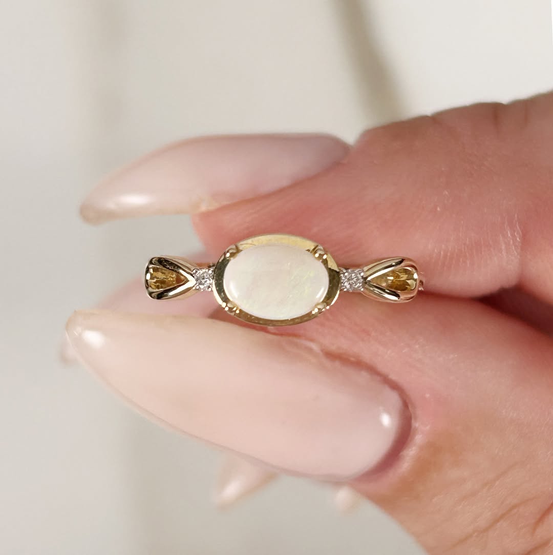 gemsocietyorg's tweet photo. IG : gordonjewelers - Opals are known as the “queen of gems” because they contain every color of the rainbow 🌈🔥 An oval opal ring reflects light in a way that makes each piece truly one of a kind
#opalring #ovalopal #gemstonejewelry #timelesselegance #uniquebeauty https://t.co/FLKeFLmigt