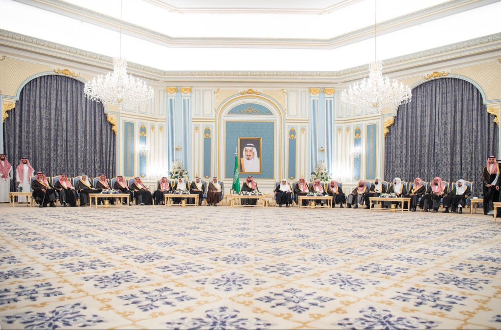 سمو سيدي #ولي_العهد يستقبل أصحاب السمو الأمراء والفضيلة العلماء والمعالي الوزراء وجمعًا من المواطنين الذين قدموا للسلام على سموه.