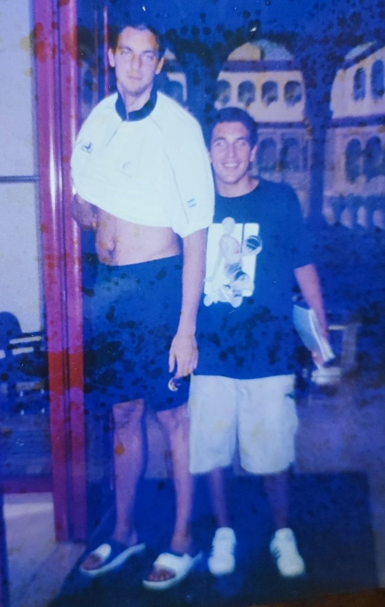 Este chavalote que casi despelota a Pau Gasol para pedirle un autógrafo estaría muy contento, porque hoy cumple su sueño de debutar como narrador de la NBA.

🏀 THUNDER vs. ROCKETS
🕜 1:30AM
🎙️ <a href="/GVazquezNY/">Gonzalo Vázquez</a>
📺 <a href="/DAZN_ES/">DAZN España</a>