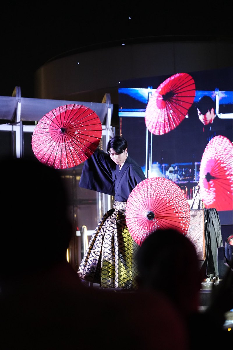 t_t_t_shi52's tweet image. Japanese style magic performance at Burj Khalifa 🇦🇪🇯🇵