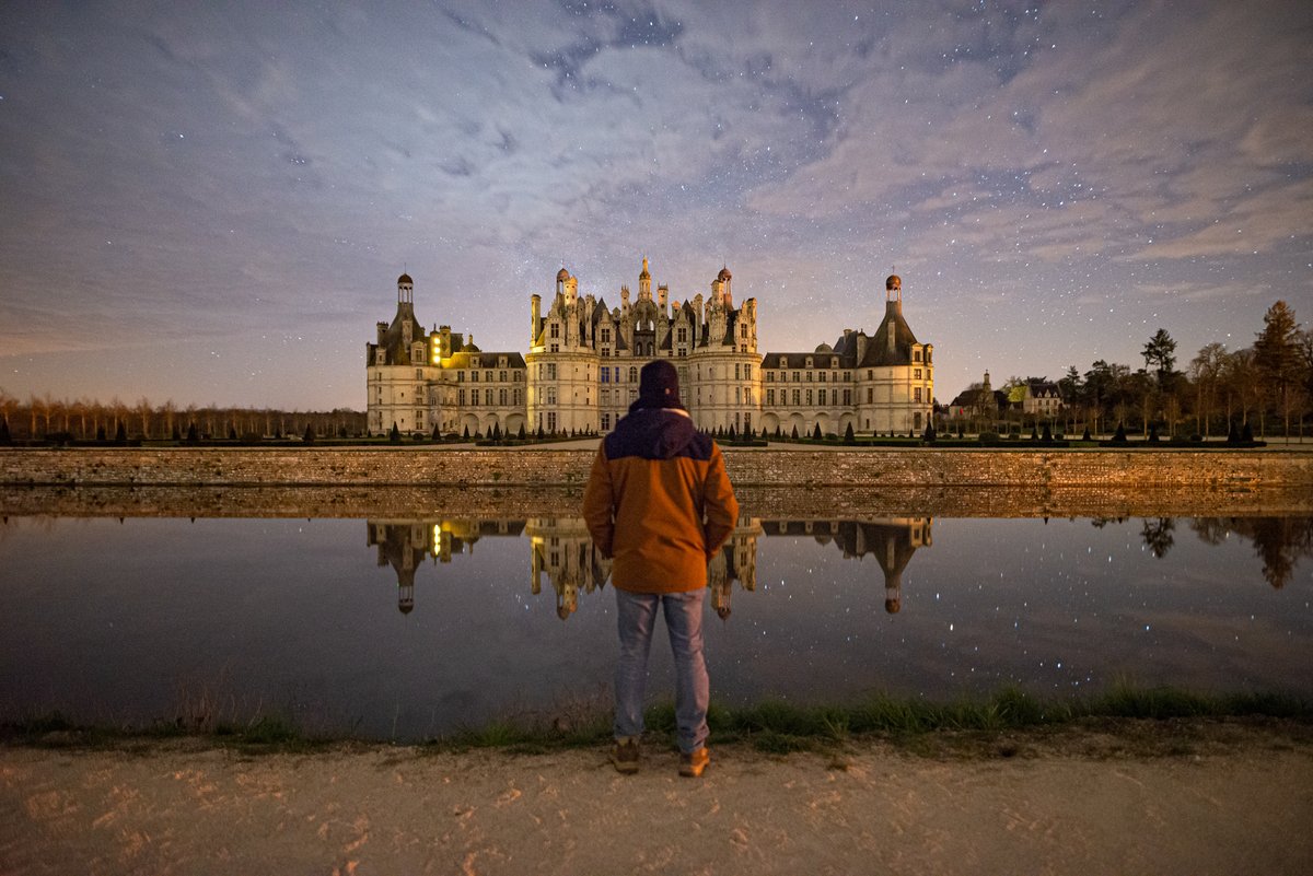 Le <a href="/domainechambord/">Château de Chambord</a>  est une icône de la <a href="/RCValdeLoire/">Région Centre-Val de Loire</a> qui se prête particulièrement bien au jeu de la photo nocturne. 😀

🎁 Retrouvez mes clichés sur mon site : joel-klinger.photography 

#photo #france #centrevaldeloire #chateau #chambord #patrimoine #paysage #nocturne
