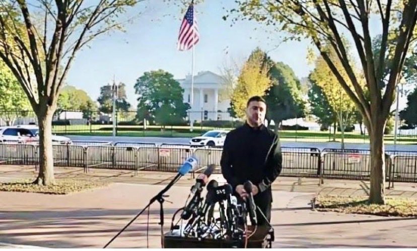 普京根本不想停戰和談判，他知道拖下去，美國和歐洲都會疲倦，澤連斯基沒有機會。
是川普威脅普京：你希望我把致命武器送到烏克蘭嗎？普京這才同意談判。
不料澤連斯基這個傻逼，不願意先停戰再討論後面的事。他是想繼續讓歐美出錢把戰爭打下去。川普怒了：這傻逼才是停戰真正的麻煩！把他趕出了白宮！