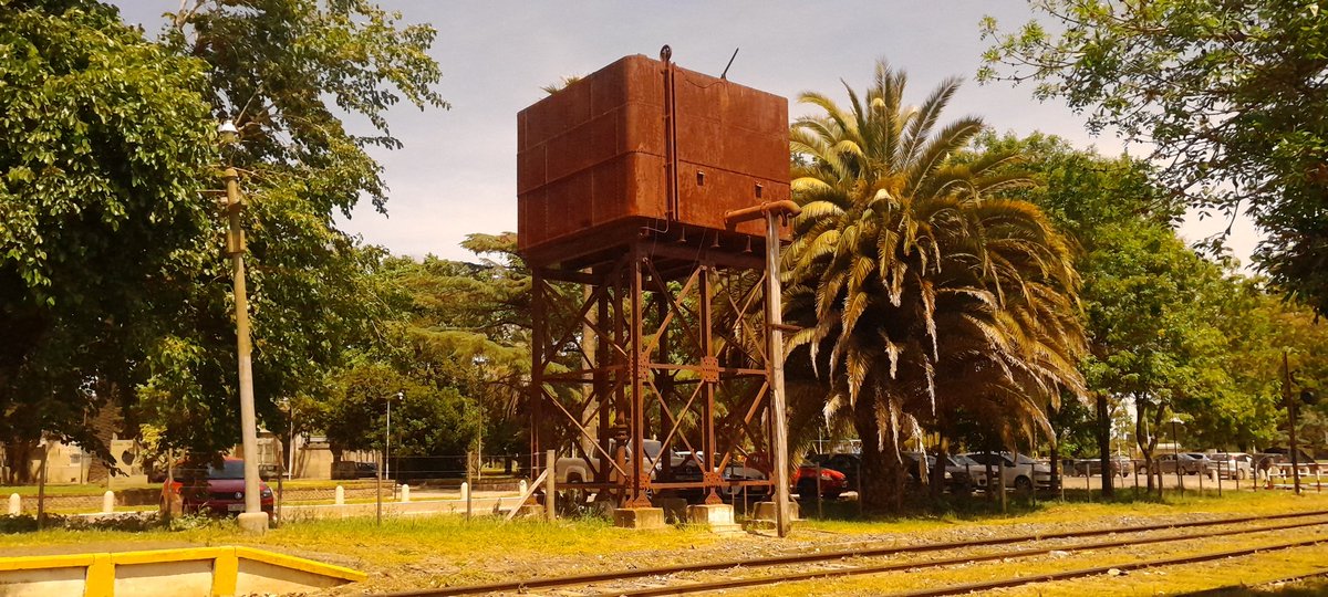 Si sos argentino y no sos un gordo trenes, no te corre sangre por las venas. Qué hermoso que es el paisaje ferroviario!