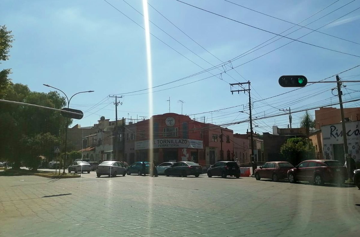 SSPCSLP's tweet image. ⚪️🔵 #ReporteVial 🚨#VialidadSLP 

⚠️Actualización 

✔️Se libera la circulación en av. Venustiano Carranza desde Benigno Arriaga / Tomasa Esteves / Uresti / Reforma

⛔️Se mantiene cierres de laterales y centrales de Salvador Nava Mtz. a partir de Clouthier rumbo a Lomas…