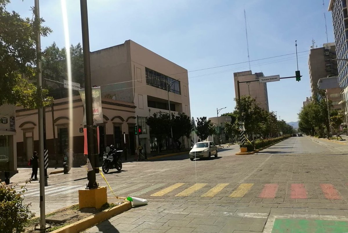 SSPCSLP's tweet image. ⚪️🔵 #ReporteVial 🚨#VialidadSLP 

⚠️Actualización 

✔️Se libera la circulación en av. Venustiano Carranza desde Benigno Arriaga / Tomasa Esteves / Uresti / Reforma

⛔️Se mantiene cierres de laterales y centrales de Salvador Nava Mtz. a partir de Clouthier rumbo a Lomas…