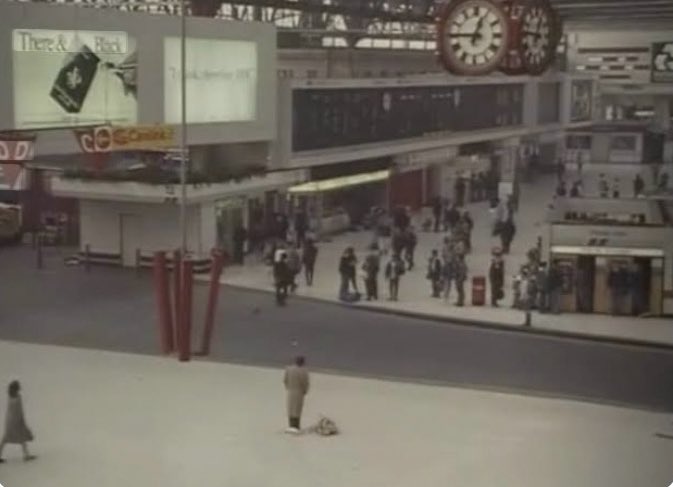 Went through Waterloo station today. 

Imagine if Del Boy and Raquel met under the Waterloo clock at the start of rush hour in 2025.

#Dates #OnlyFoolsAndHorses
