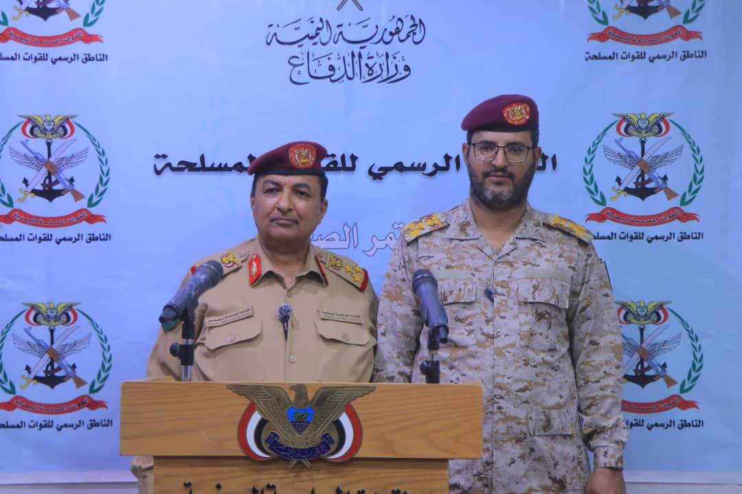 فأما الزبد فيذهب جفاء
خيانته والتحاقه بالعدو تأخر كثيرا،
فهو لم يضف شيئا للمسيرة،بل كان عبئا عليها
فمنذ عرفته وهو يفتعل المشاكل والصراعات مع ابناء المنطقه،تحت غطاء عمله ضمن القوات المسلحه ويزج بالجميع في مشاكل لا تنتهي
وبمجرد منعه من اقحام الافراد في تصفية حساباته
هنا دوره انتهى!