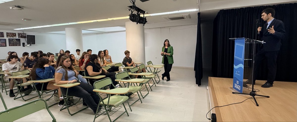 El pasado viernes 17 de octubre recibimos en nuestro instituto a Campus France, una iniciativa de la Embajada francesa 🇫🇷 que vino a orientar a nuestro alumnado de Bachibac.
#Bachibac #CampusFrance #EstudiosSuperiores #DobleTitulación #FuturoAcadémico #IesDrago