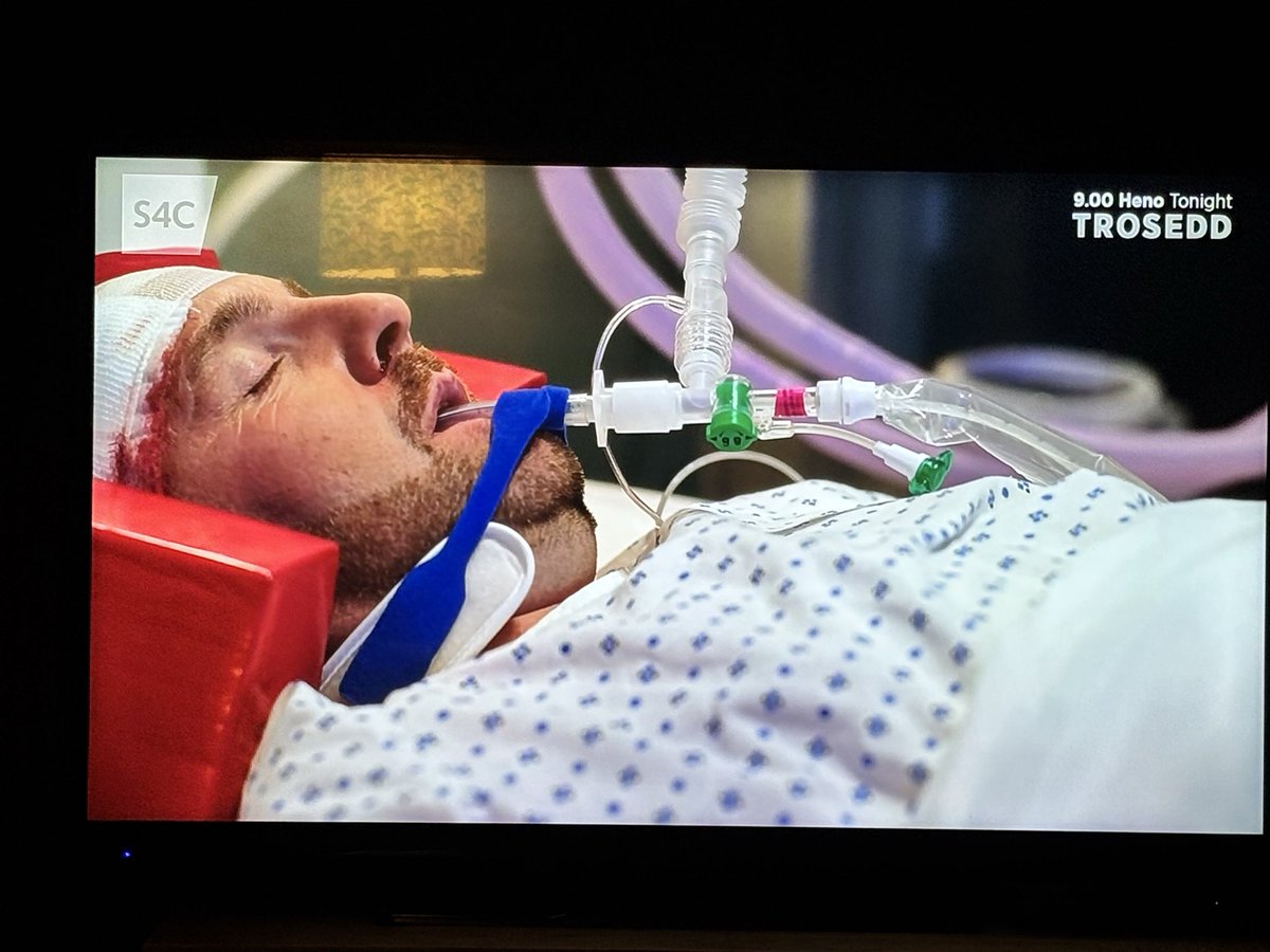 Yr actio gorau ma’r cradur ‘rioed di neud!! #rowndarownd #baftacymru