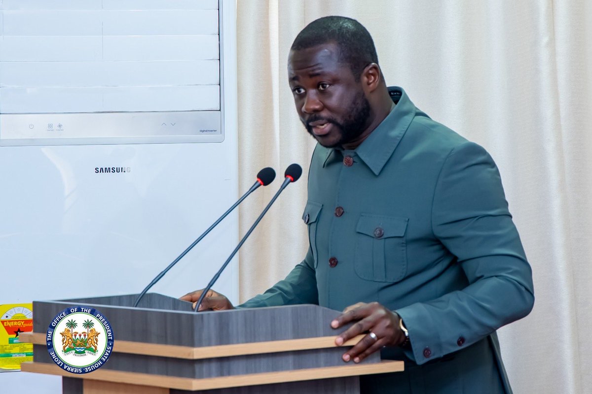 Yours truly at the launch of the Poppy Week at State House by His Excellency the President, Commander-in-Chief, Minister of Defence, and Chairman, Defence Council. 

As I shared today, the red poppies serve as a powerful reminder of the bravery of those who sacrificed for the