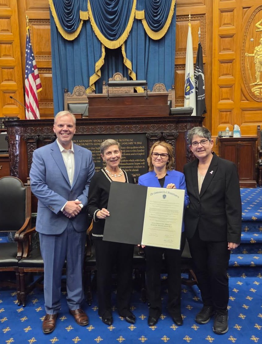 DFCI_BreastOnc's tweet image. On October 16, in recognition of Inflammatory Breast Cancer Awareness Day, @DanaFarber's Filipa Lynce, MD, (@FilipaLynce) presented a clinical update on advancements in the detection and treatment of #IBC at the State House. The presentation was attended by Massachusetts…