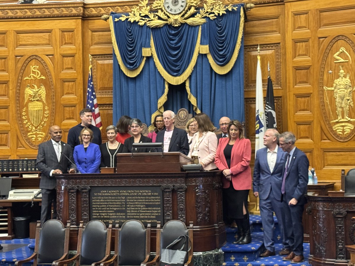 DFCI_BreastOnc's tweet image. On October 16, in recognition of Inflammatory Breast Cancer Awareness Day, @DanaFarber's Filipa Lynce, MD, (@FilipaLynce) presented a clinical update on advancements in the detection and treatment of #IBC at the State House. The presentation was attended by Massachusetts…