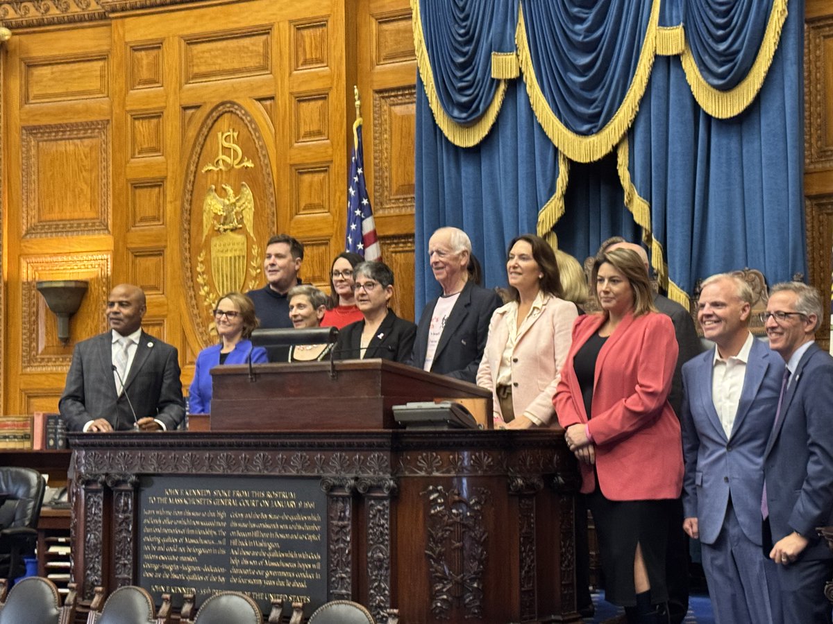 DFCI_BreastOnc's tweet image. On October 16, in recognition of Inflammatory Breast Cancer Awareness Day, @DanaFarber's Filipa Lynce, MD, (@FilipaLynce) presented a clinical update on advancements in the detection and treatment of #IBC at the State House. The presentation was attended by Massachusetts…