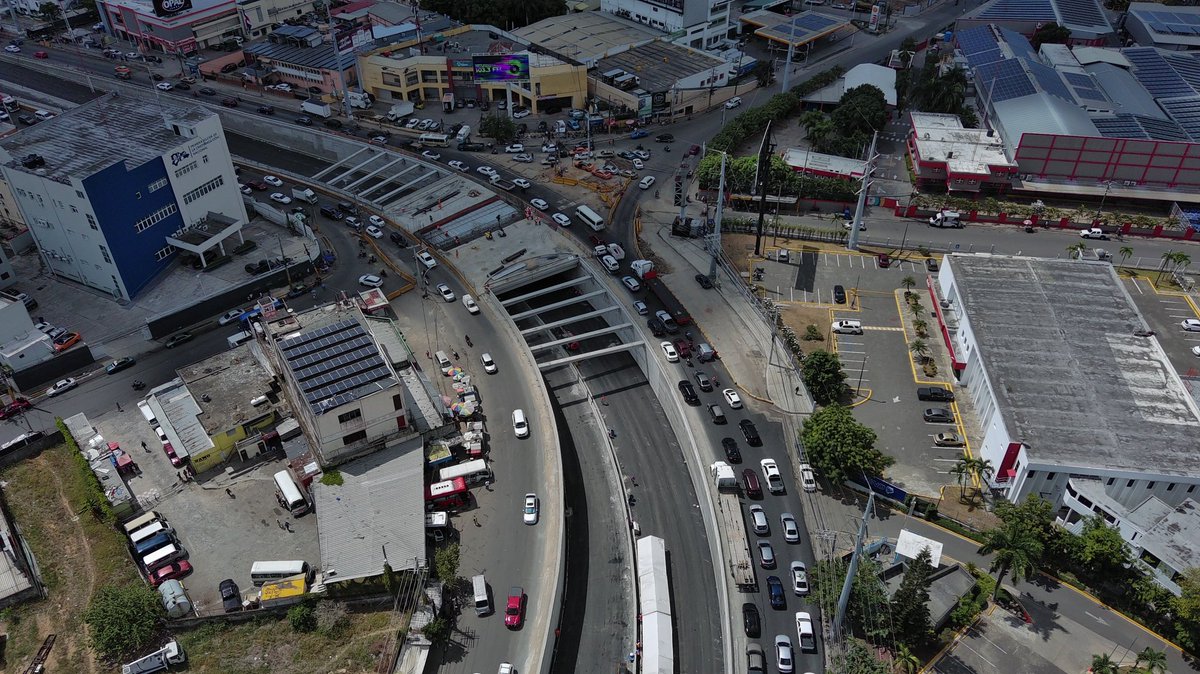Esta lluvia llegó en buen momento para medir el trabajo en materia de Drenaje Pluvial en el paso a desnivel prolongación 27 de Febrero con Isabel Aguiar.
<a href="/Holsteinson/">Alexander Holsteinson</a> <a href="/JoelGneco/">Joel M. Gneco Gross</a> <a href="/PenaConstruRD/">PeñaConstructivard</a>