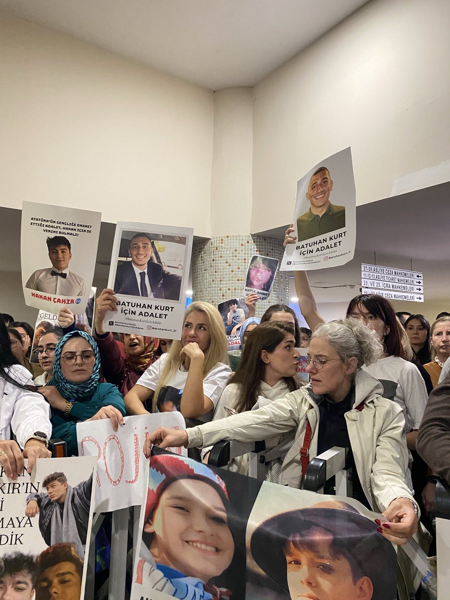 batuhankurt3434's tweet image. Evladı için mücadele eden annelere destekte bulunan güçlü KADINLARIMIZ!!! 
#MattiaAhmetMinguzzi
