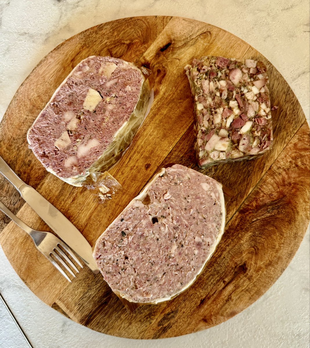 eatinglasvegas's tweet image. Face it: Their charcuterie is better than our charcuterie. 😉😋🇫🇷
#charcuterie #France #headcheese 
#tetedeveau #rabbitpâté #foiegras #cheese 🧀 🥂🐇🐖🦆