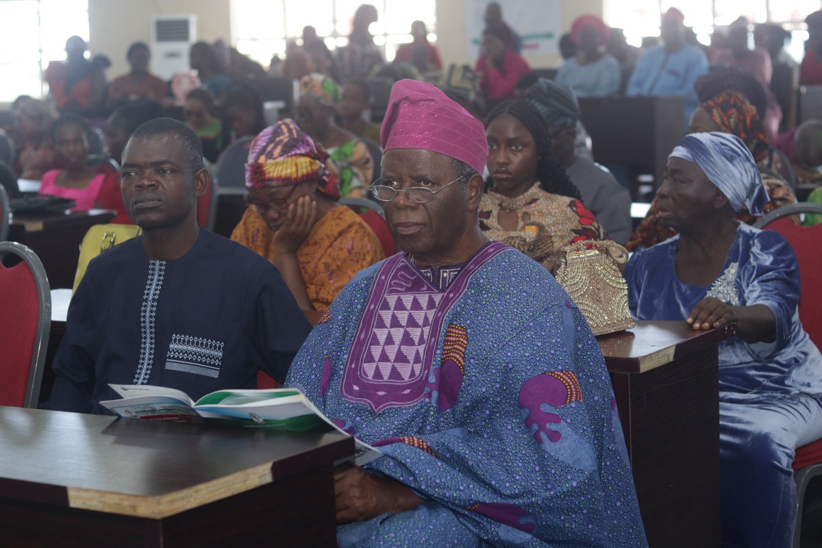 AchieversUni's tweet image. 🧪 EXPERT URGES ACHIEVERS UNIVERSITY INDUCTEES TO CHAMPION INNOVATION AND ETHICAL PRACTICE IN MEDICAL LABORATORY SCIENCE

achievers.edu.ng/expert-urges-a…

#AchieversUniversityOwo #MLSCN #Induction2025 #MedicalLaboratoryScience #HealthcareInnovation #EthicalPractice #Excellence