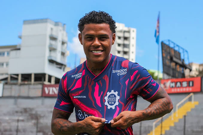 O <a href="/BotafogoPB/">Botafogo da Paraíba</a> demonstrou interesse no atacante Iago, um dos destaques do <a href="/sercaxias/">S.E.R. Caxias</a> na Série C. Um dos atrativos, para o jogador, seria poder voltar a trabalhar com Júnior Rocha, mas como não ocorreu o acerto do Belo com o treinador, o negócio com o atacante pode ter esfriado.