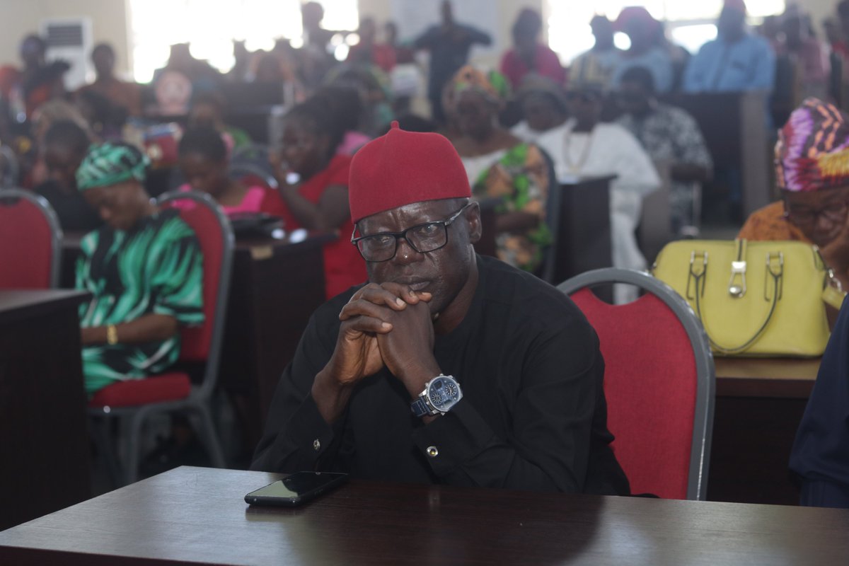 AchieversUni's tweet image. 🧪 EXPERT URGES ACHIEVERS UNIVERSITY INDUCTEES TO CHAMPION INNOVATION AND ETHICAL PRACTICE IN MEDICAL LABORATORY SCIENCE

achievers.edu.ng/expert-urges-a…

#AchieversUniversityOwo #MLSCN #Induction2025 #MedicalLaboratoryScience #HealthcareInnovation #EthicalPractice #Excellence