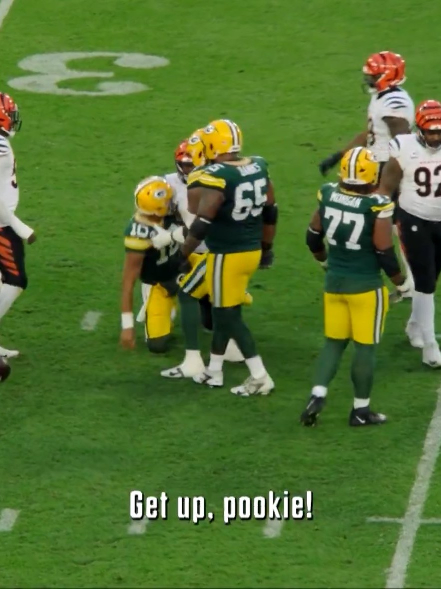 We got our defense calling our QB Silly Body and our Offense calling him Pookie. I absolutely Love this team's chemistry 😂