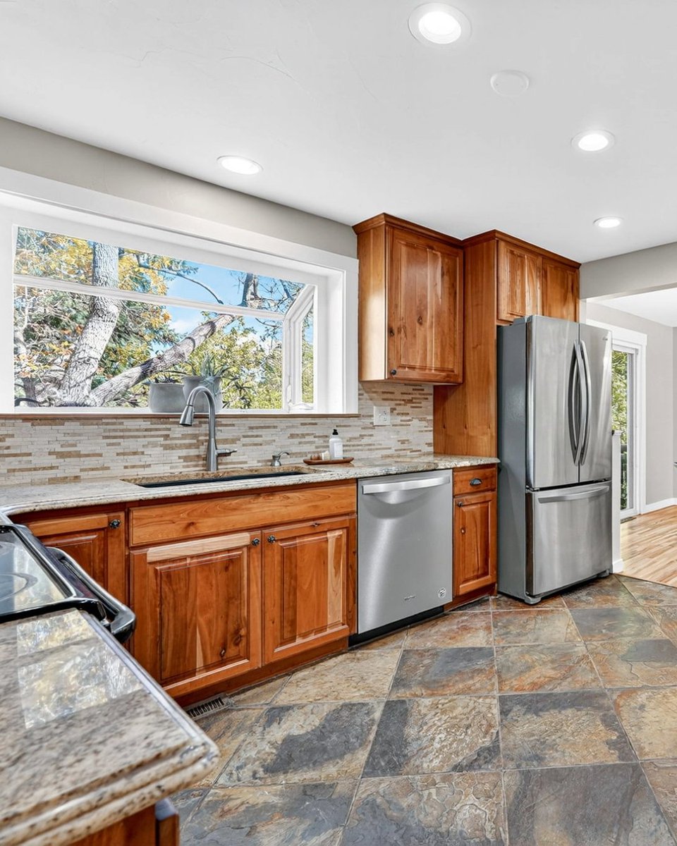 LiveWestRealty's tweet photo. 4475 Hastings Dr | Boulder
6 Bed | 4 Bath | 2870 SqFt
Offered for $1,549,000
Listing Agent: Robin Voreis
612-759-1878 | robin@thevoreisteam.com
#TableMesa #BoulderColorado #BoulderLife #LiveInBoulder #ColoradoHomes #FlatironsViews #BoulderLifestyle #MountainLiving #ColoradoLiving https://t.co/LVI4RlqO93