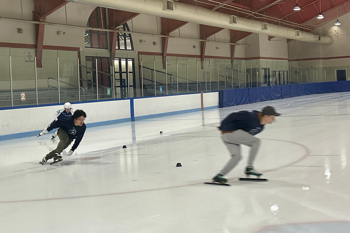 bethesda_today's tweet image. Speedskating club open house draws dozens to ice in Wheaton bethesdamagazine.com/2025/10/21/spe…