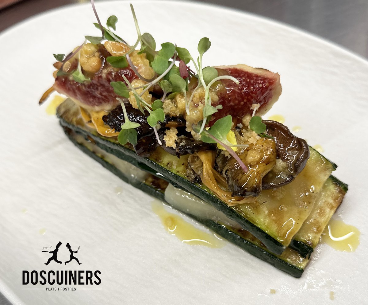 DosCuiners's tweet image. 👩🏻‍🍳PLATS PER GAUDIR😋
Milfulls de carbassó i provolone amb bolets, figues, pinyons i vinagreta de mostassa de mel🍄🐝
📌doscuiners.com
#DosCuiners #Maresme #Mataró #Barcelona #gastronomia #Gourmet #foods #foodlovers #tapas #bcndelicatessen #comidasana #healthyfood #enjoy