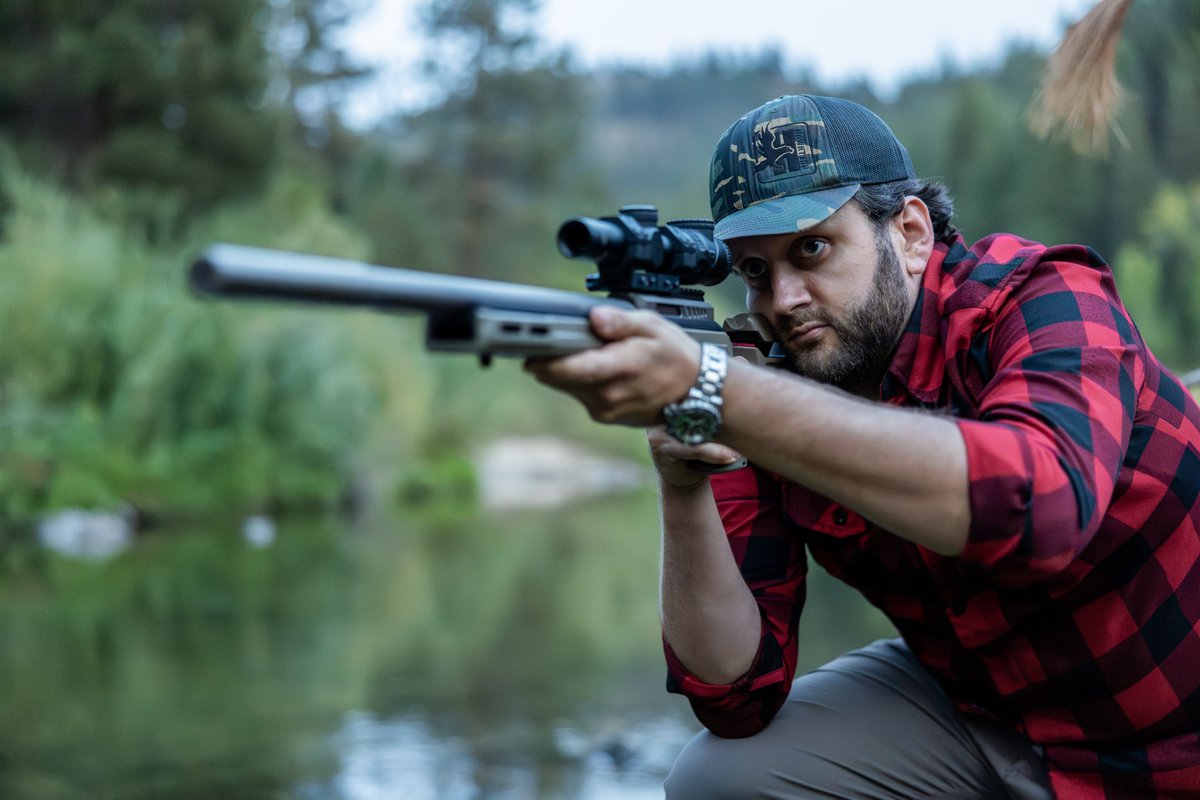 What’s he aiming at? Top 3 Funniest responses will get a free compensator.
•
📷 = @levitwatson