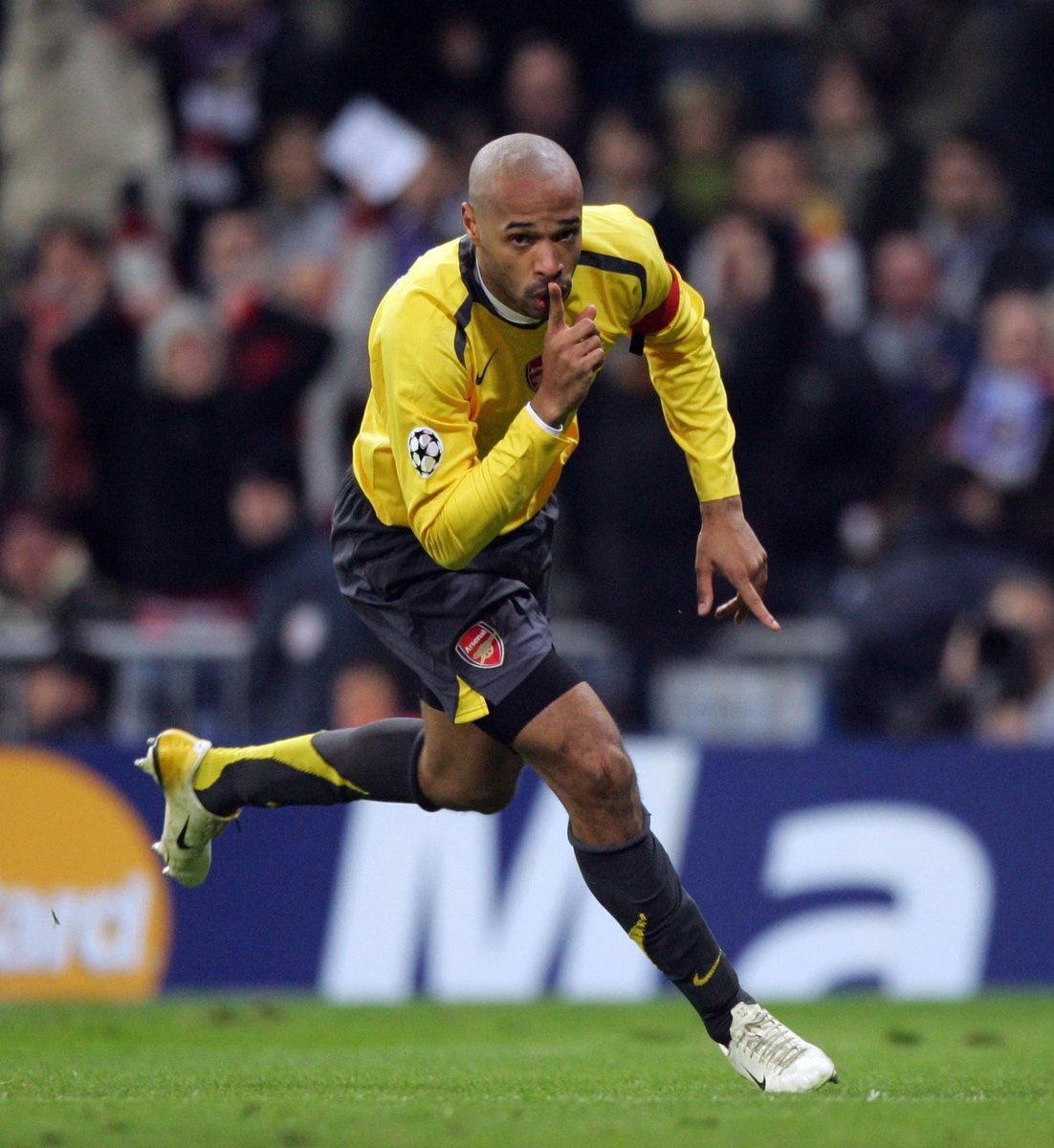 afcjxmes's tweet image. Martinelli when the lights are at their brightest