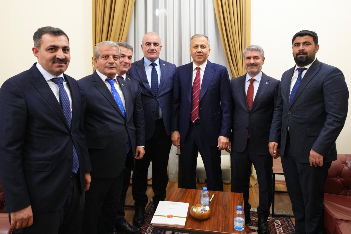 📍TBMM

AK Parti Besni İlçe Başkanı Sn Ömer Ertürk,  Besni Belediye Başkanı Sn Reşit Alkan, Tut Belediye Başkanı Sn Ercan Öncebe, Kesmetepe Belediye Başkanı Sn İbrahim Karademir ve Suvarlı  Belediye Başkanı Sn Haydar Sert ile birlikte İçişleri Bakanımız Sayın Ali YERLİKAYA’yı