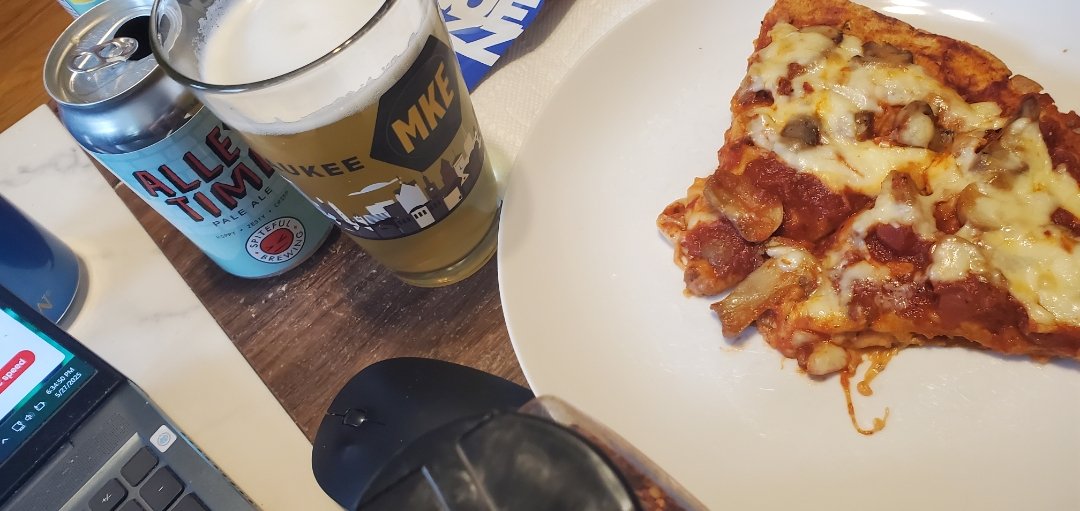 Jonas drinks BEER 🍺 tweet media