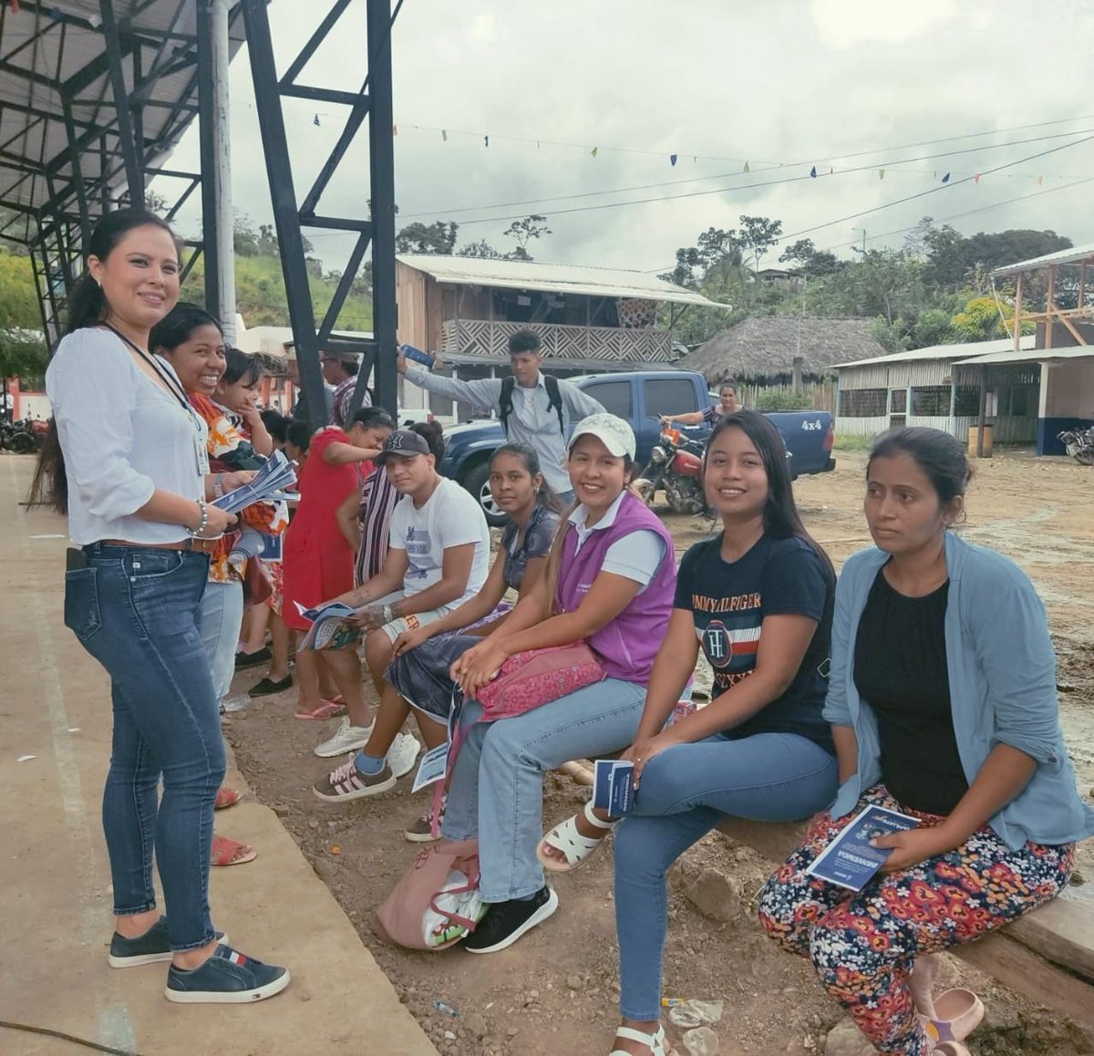IESS_Manabi's tweet photo. #IESSNoPara | Llegamos a la comunidad Eloy Alfaro de Cojimíes, en Pedernales. 🇪🇨

👥 Ciudadanos recibieron información y asesoría sobre:
🔹 Modalidades de afiliación.
🔹 Beneficios de la #SeguridadSocial.

¡No esperes más, afíliate ya! 👇
https://t.co/8jtr7Wkwot https://t.co/EI0aRXrcXZ