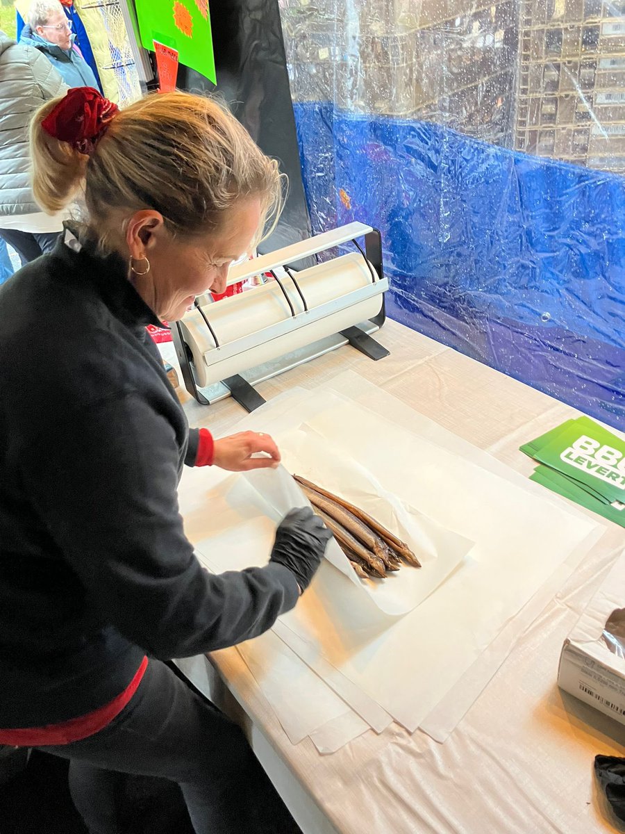 💚 Groningse paling populair op de Zuidlaardermarkt!

Wat een geweldige dag in Zuidlaren! De Zuidlaardermarkt trok weer duizenden bezoekers en ook BoerBurgerBeweging Groningen was erbij met een eigen kraam. Onze Groningse toppers van de Tweede Kamer kandidatenlijst waren