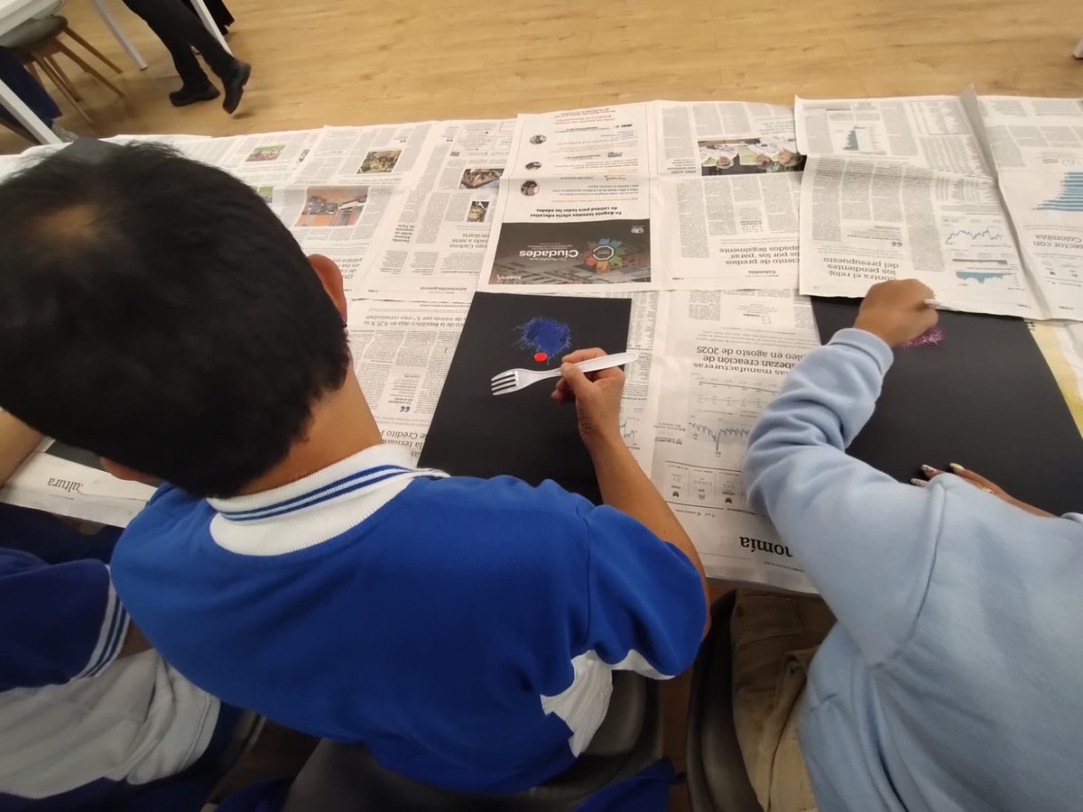 BibloRedBogota's tweet photo. Hoy, en la Biblioteca Pública del Deporte 📚 ubicada en el Centro Felicidad Chapinero 🌆, recibimos a la Fundación Carlberg y realizamos un taller de pintura 🎨 en conmemoracion al Día Internacional de las Personas con Discapacidad. https://t.co/16BzU8oFyR