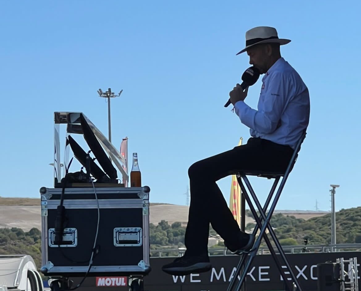 mhillofficial's tweet image. Country singer or commentator?

Feeling #SuperGood thanks to @Jarritos so either will do 🎤 

#SpanishWorldSBK | #WorldSBK 🇪🇸