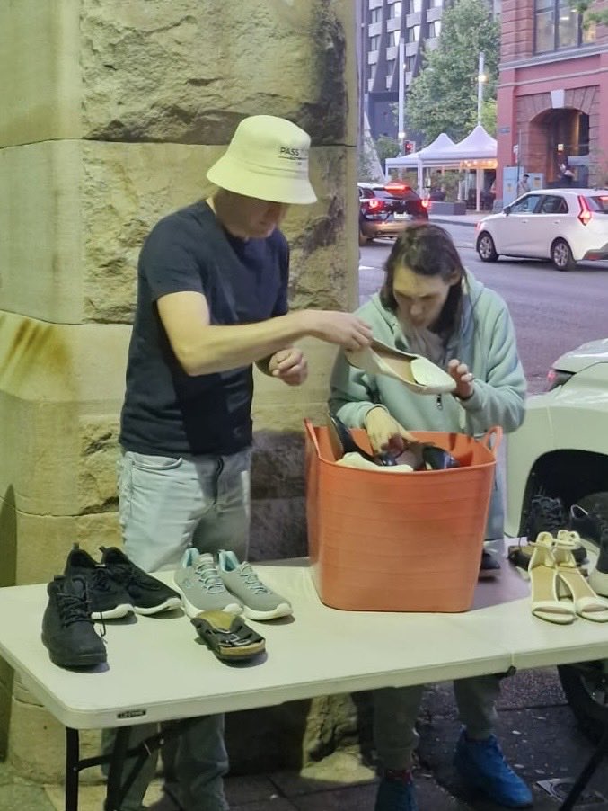 Last week we welcomed <a href="/ajamesbragg/">Senator Andrew Bragg</a> &amp; Ned Green to our Central Station outreach. 👕

Great to see leaders taking time to connect, listen &amp; explore how we can work together to create lasting change.

🔜 #passitonacademy 

👉🏼 linktr.ee/passitonclothi…

<a href="/OStyle2/">Stylist/ Founder of Pass it On</a> <a href="/ReadingThePlay/">ReadingThePlay</a>