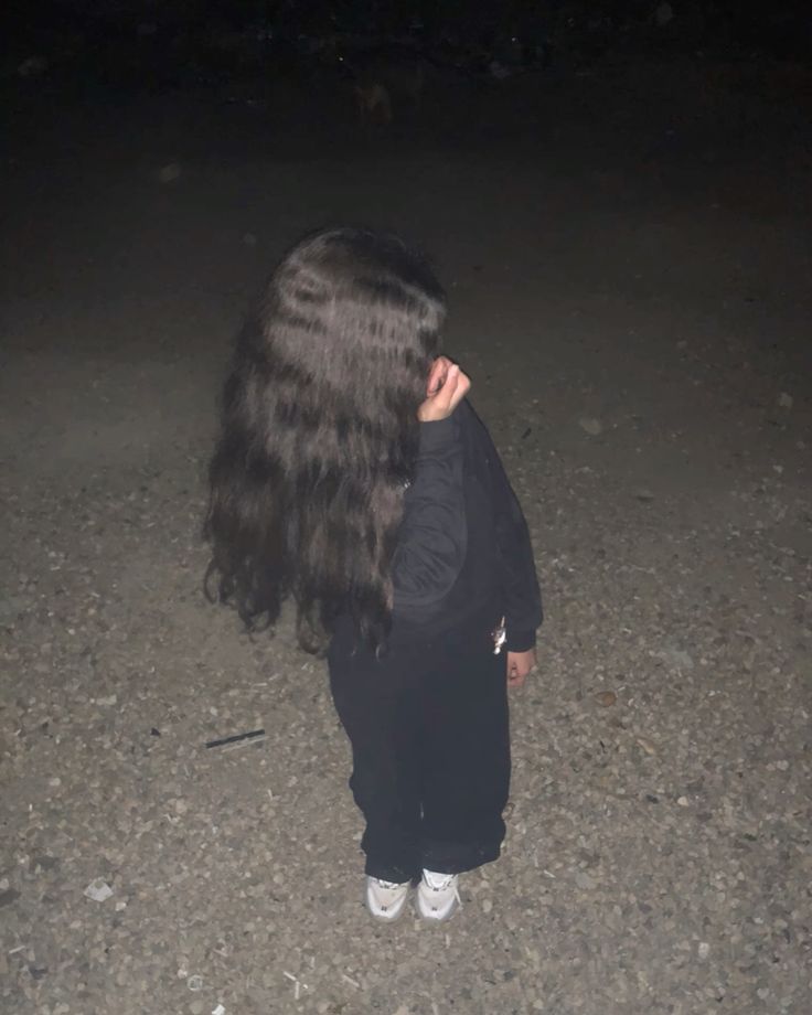 بعض الناس يدخلون حياتك يعلمونك معنى الطيبة.. وبعضهم يعلمونك ليش لازم تكون حذر 🙃💔
#تجارب #حكمة_حياة