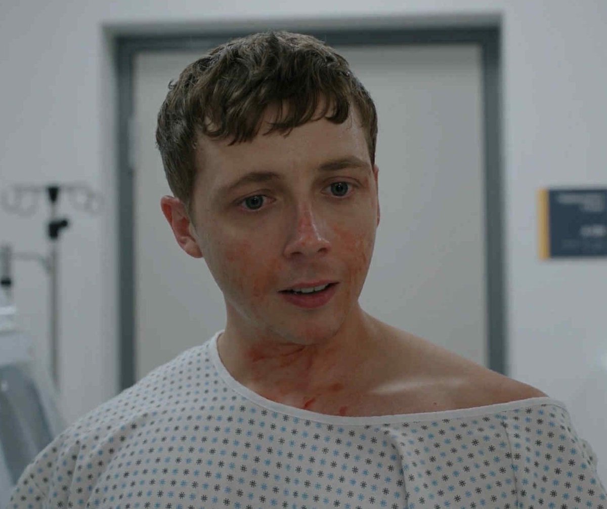 imagine having to change ur scrubs three times on ur first shift &amp; theres blood still sticking to ur face &amp; ur in only ur underwear under a gown for everyone to see &amp; you just dropped ur clean scrubs on the floor &amp; suddenly u hear "i like big butts" from behind you. terrifying